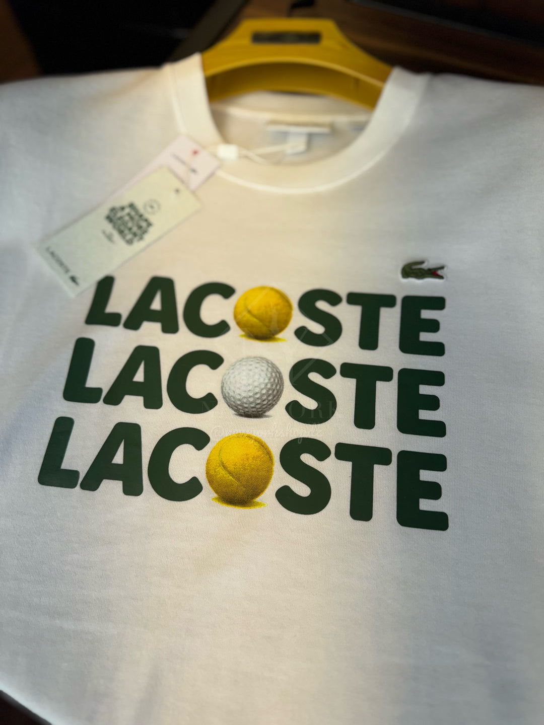 T-shirt Lacoste relaxed fit en cotton balles de tennis